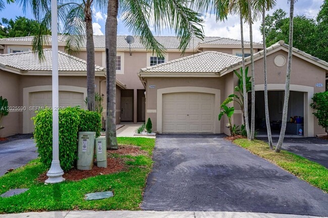 Building Photo - 2098 Madeira Dr