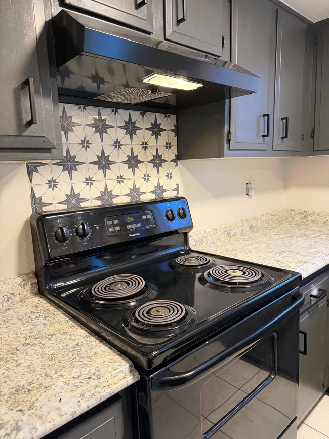 Building Photo - 1013 Dickerson Dr SE Unit C