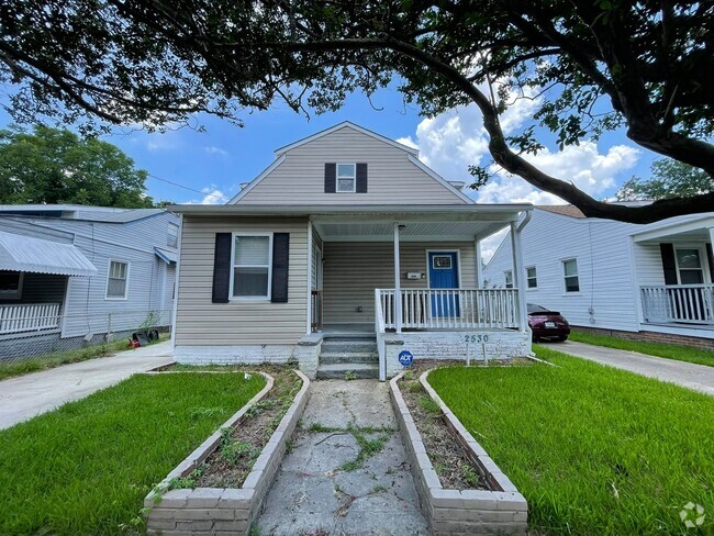 Building Photo - Charming 3-Bedroom Home with Fenced Yard i...