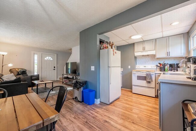 127 Lucas Dr