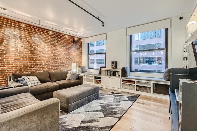 Building Photo - 444 17th St Unit 1006