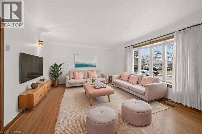 Photo - 134 W 28th St