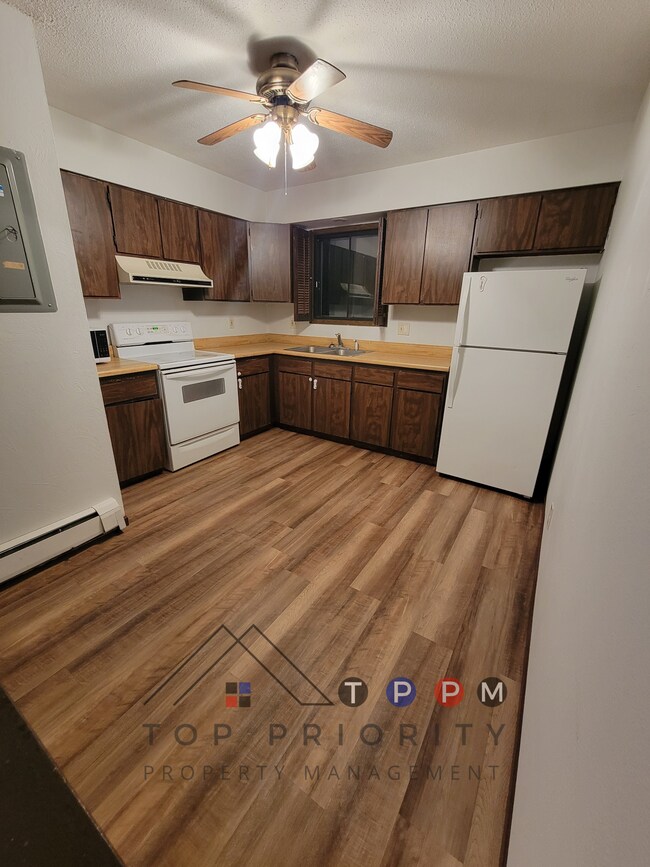 Kitchen - 3140 8th St Unit 4