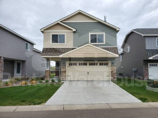 Building Photo - Beautiful Home, Great Location