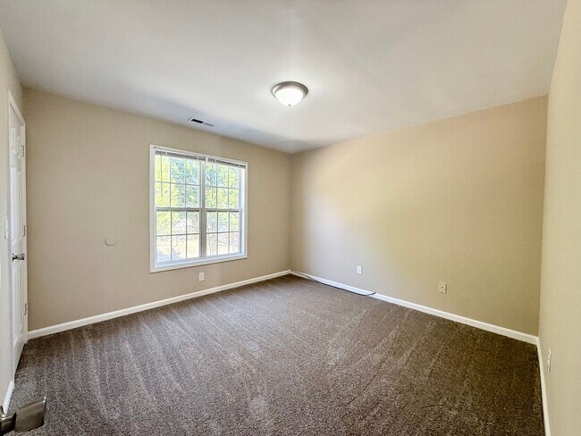 Photo - 461 Allison St NW