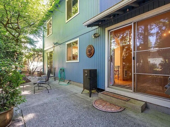 Photo - 4 Bedroom Single Family Home in Vancouver