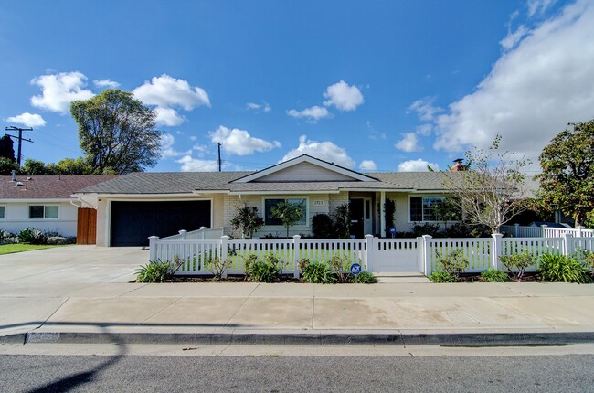 Beautiful 3 Bedroom Costa Mesa Home - Beautiful 3 Bedroom Costa Mesa Home