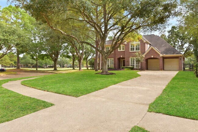 Photo - 1915 Lytham Ln