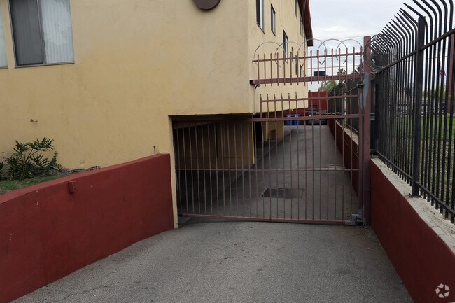 Photo - 960 S Manhattan Pl