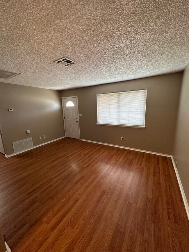 Photo - 620 N Janeway Ave