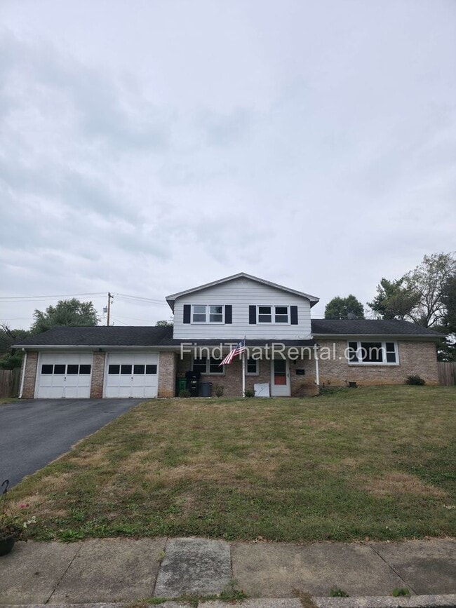 Photo - Available Immediately! Pet friendly, 2 car...