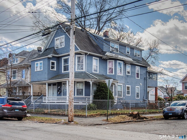 Building Photo - 373 Wood Ave Unit 1st Floor
