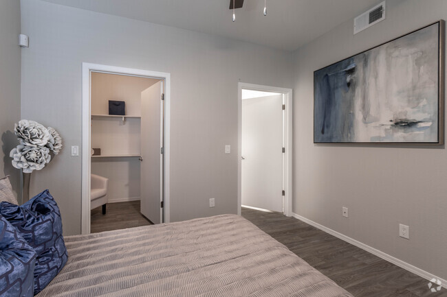 2BR, 2BA - 952 SF