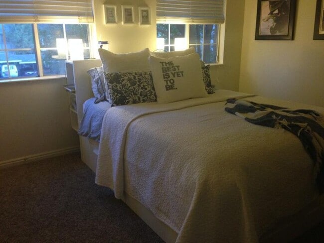 Photo - Stylish 3 bed 2.5 bath town home in Provo