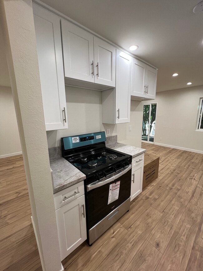 Kitchen - 7439 Woodman Ave Unit Valwood 52