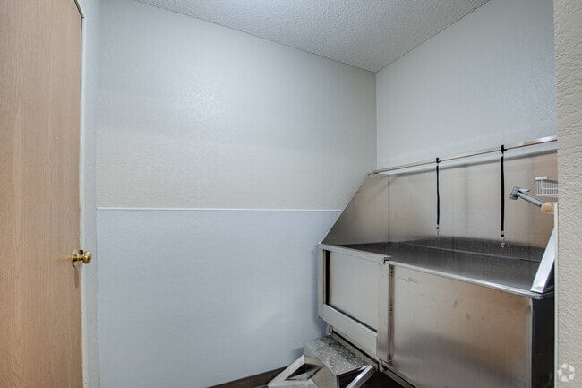 Dog Wash - Riverside Apartments