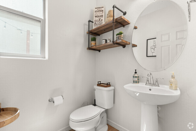 Building Photo - 5815 W Warner St Rental