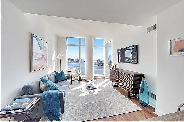 Building Photo - 2 Northside Piers Unit 27D Rental