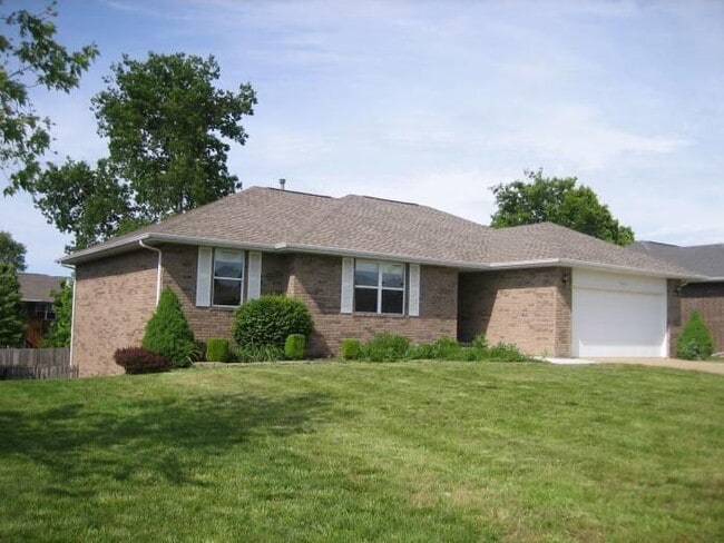 Building Photo - Great location! Kickapoo Schools! 4 Bedroom 2 Bath 2 Car Garage