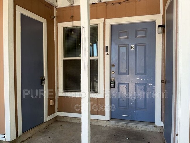 Building Photo - 403 Hedgewood Dr Unit B