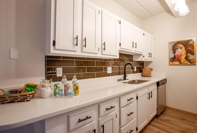 Photo - Los Altos Towers