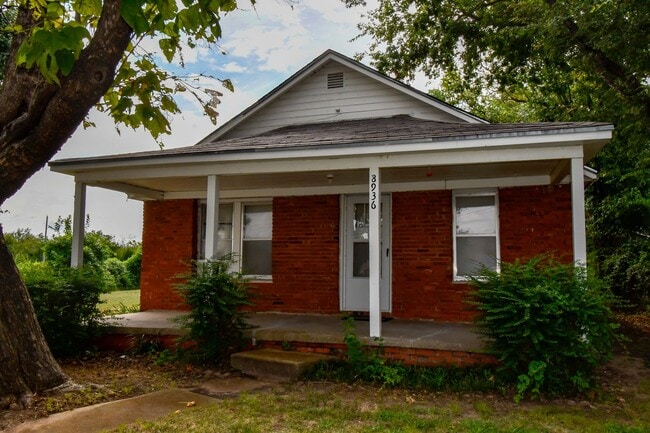 Building Photo - 1-Bedroom Home with Office & Easy Access t...
