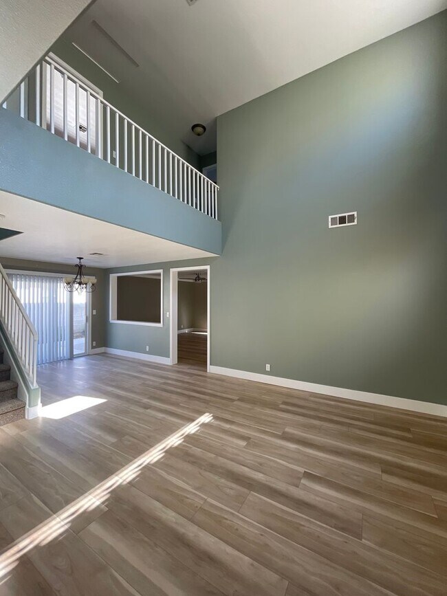 Photo - 5848 Red Dawn St