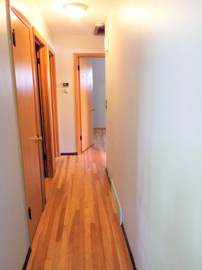 3 Bedroom Single Family with Garage Rental House Rental in Milwaukee