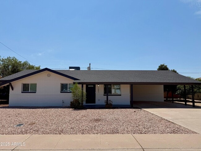 Photo - 1051 E Loyola Dr House