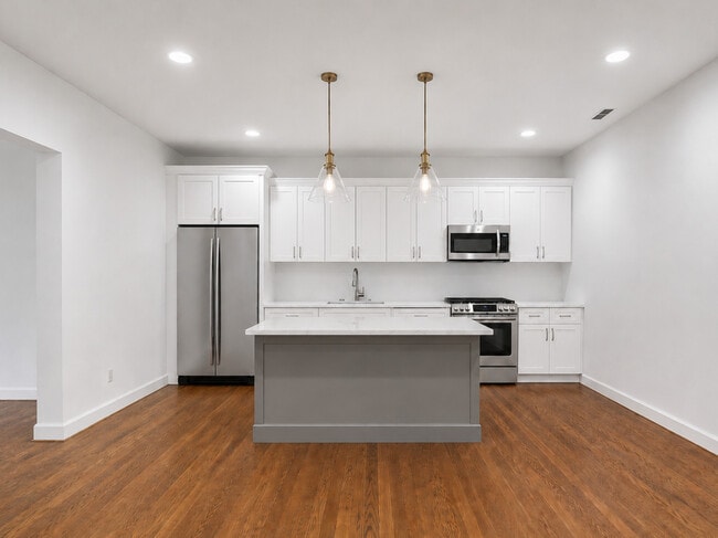 Photo - 6914 N Sheridan Rd