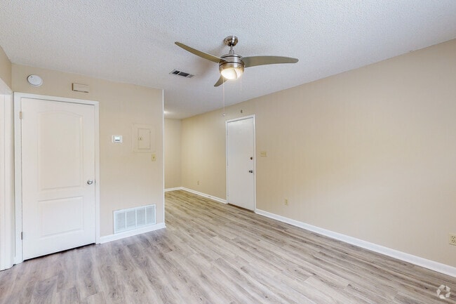 1BD 1BA 576SF