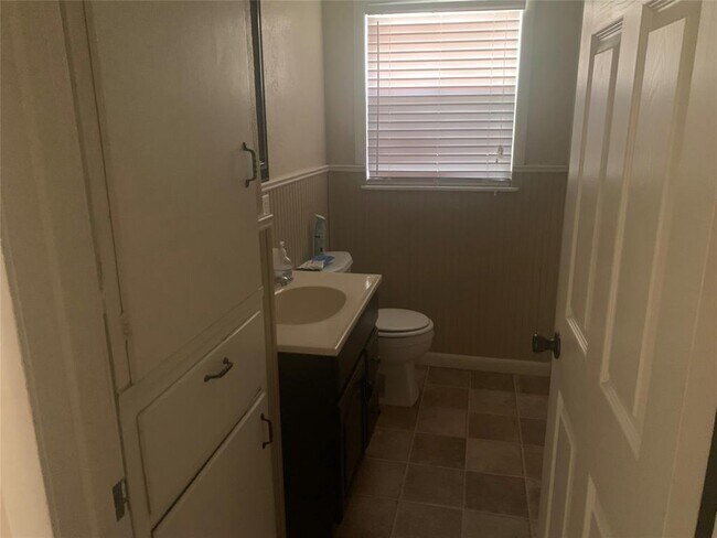 Photo - 305 Carnation St