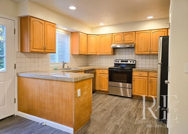 Photo - Military Discount: Spacious Bremerton Town... Townhome
