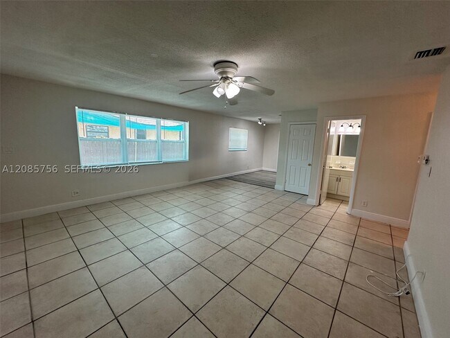 1105 NE 5th Terrace Unit 4