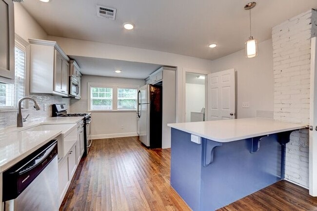 Building Photo - Charming 1920s Home - Fully Renovated | MO...
