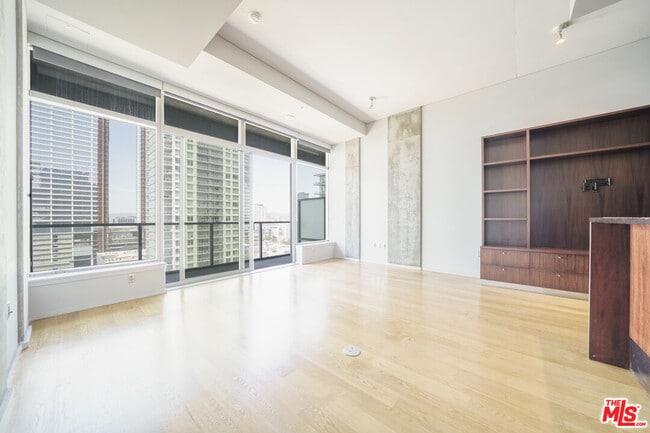 Building Photo - 1155 S Grand Ave Unit 1310 Rental