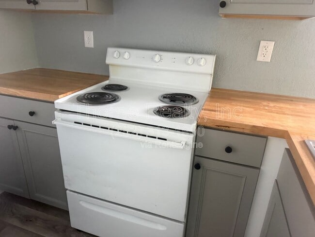 Photo - 1125 E Grand Ave
