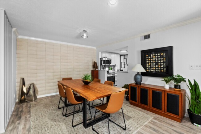 Building Photo - 604 S Ripple Creek Dr Unit 604