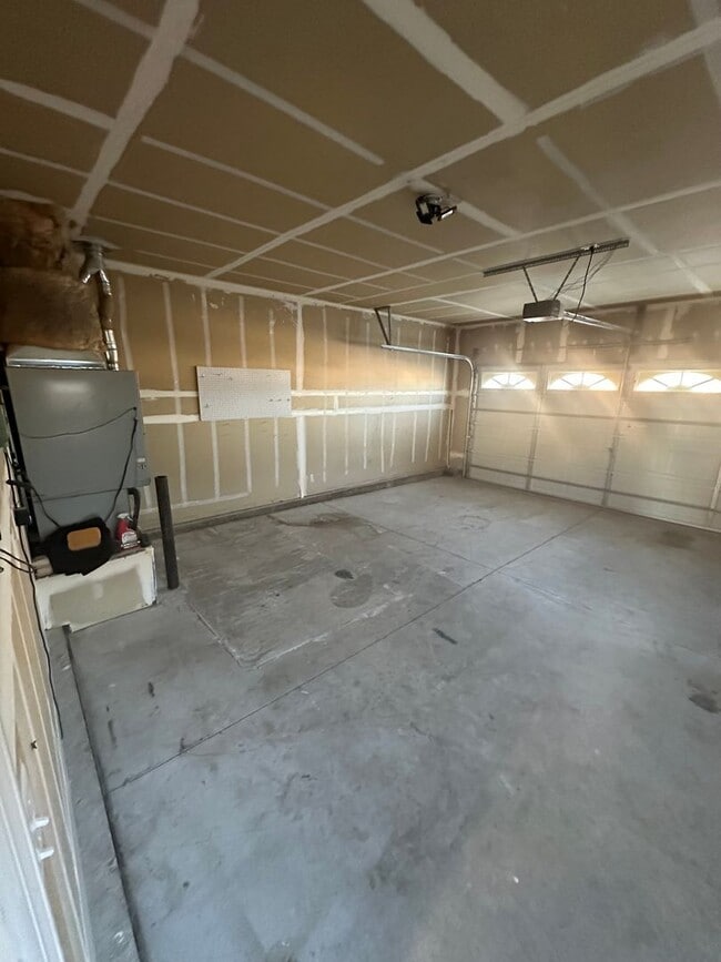 Photo - 904 Julia Ln