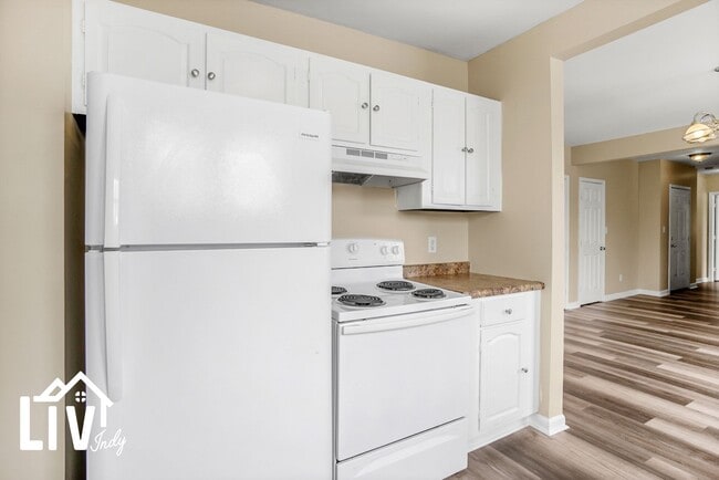 Photo - 2 Bed, 1 Bath Pet-Friendly Apartments! Unit D