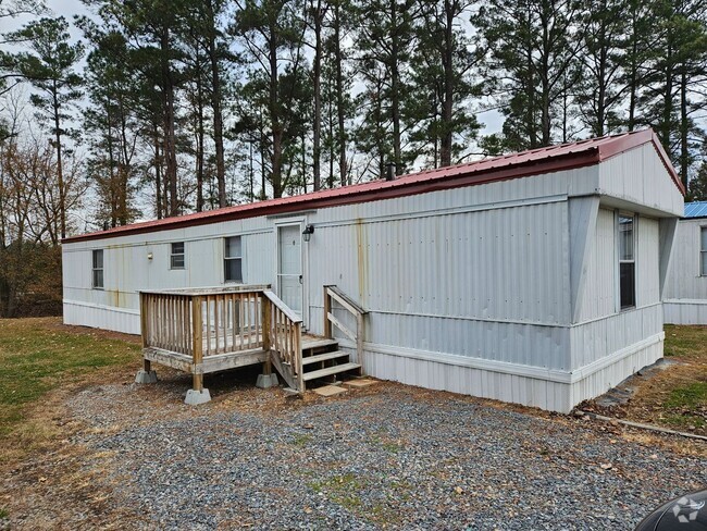 Building Photo - Renovated 2 Bedroom, 2 Bath Mobile Home!