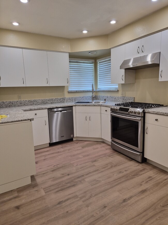 Photo - 376 E Sycamore Ave