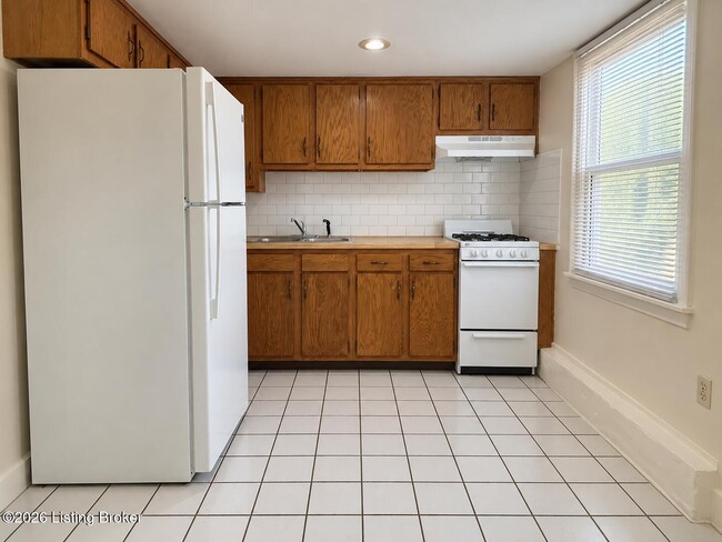 1325 Morton Ave Unit 3