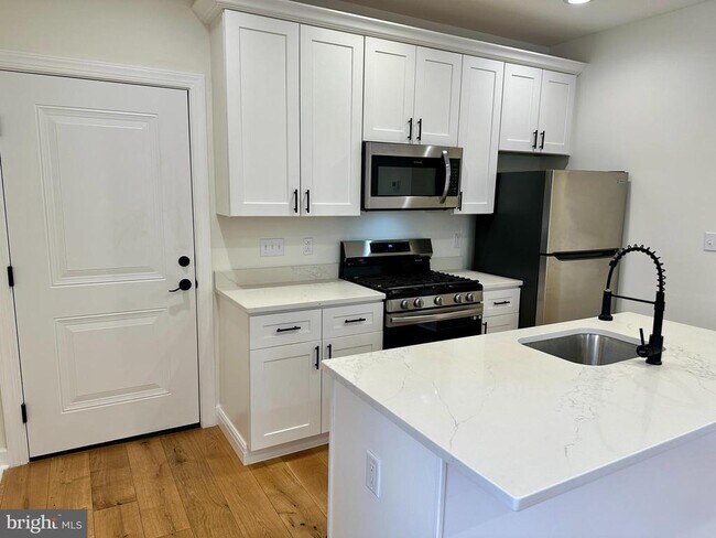 Photo - 2009 N Reese St Unit 8B