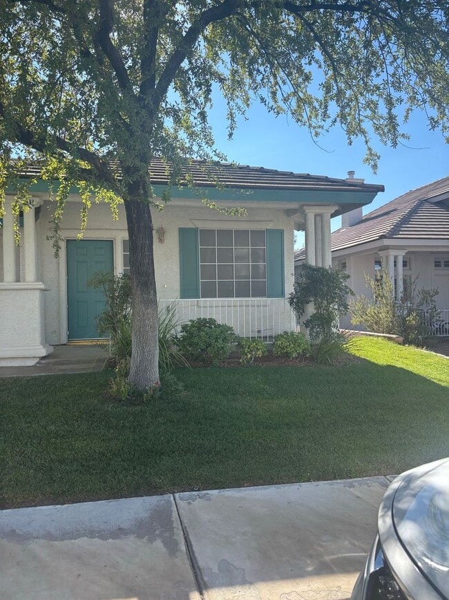 Building Photo - VERY CUTE 2 BEDROOM, SINGLE STORY HOME IN ...
