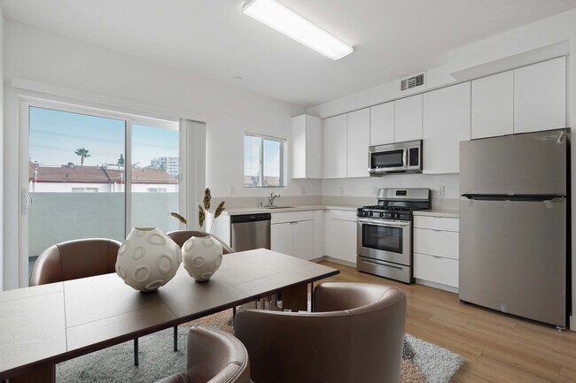 14912 Wyandotte St Apartments