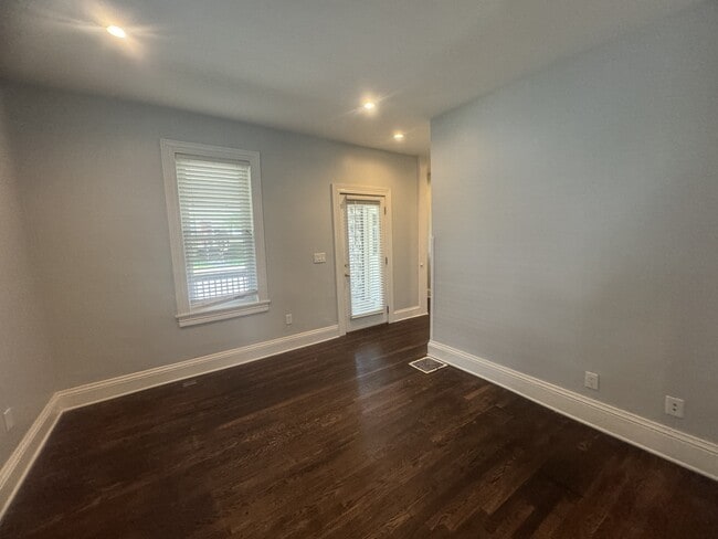 Photo - 412 E 9th St