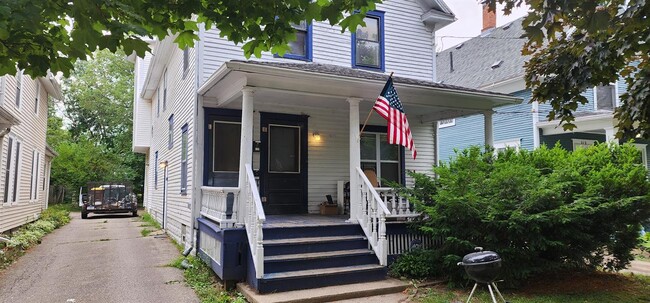 Building Photo - 216 S Bingham St Unit 1 Rental