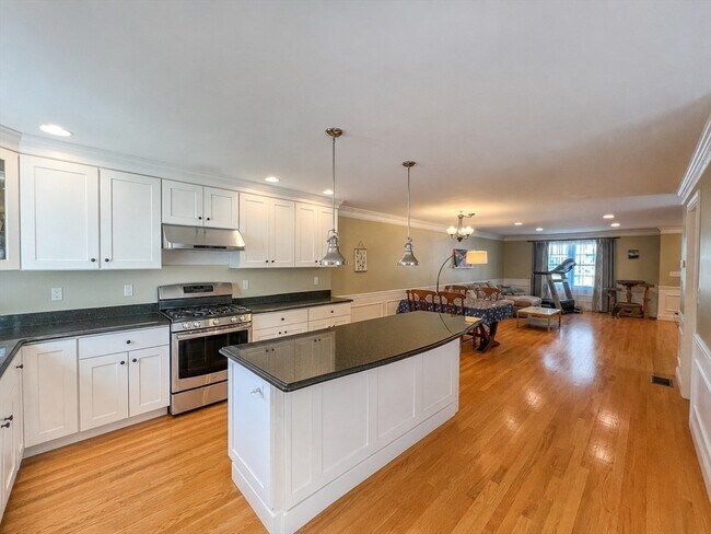 Photo - 16 Mott St