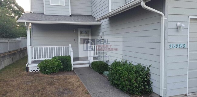Building Photo - Check Out This Adorable 3 Bedroom, 2.5 Bath TownHome!